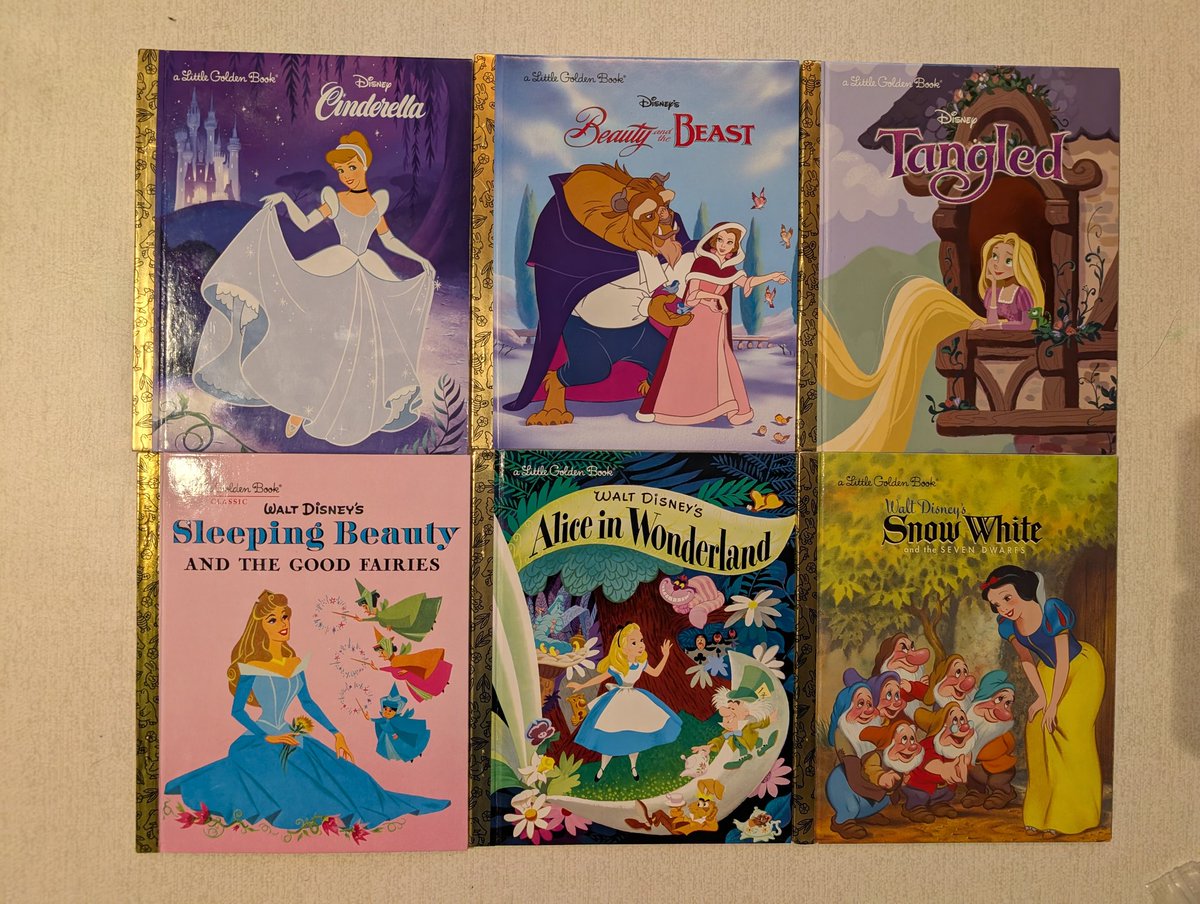 白雪姫がサインしてくれたこの絵本、昨日夫がﾈｺﾁｬﾝと出かけた時に持っ