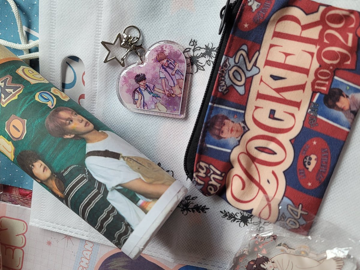 vim_hcrj's tweet photo. Look whats in the mail todayyy 🥺🥺🥺 I'm so happy to be a part of @flybrightlyDR , thank you so so much for the gifts 💗💗💗 https://t.co/FmxjjWYaMq