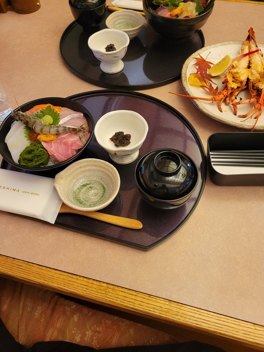 Gaokun_Jpn's tweet photo. フィーバーさんと海鮮オフ！！！伊勢海老でかすぎぃいぃぃ🦐 https://t.co/RScc57hJzv