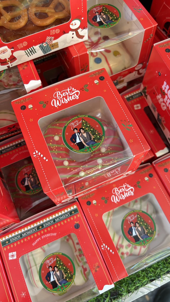 E finalmente chegou o grande dia! 
hoje enviamos esse food truck especial de natal para UpPoom e toda equipe Silom. espero que todos aproveitem as delicias e tenham um ótimo dia de trabalho.🤍🐰🐶
#รักแห่งสีลม
#LoveofSilomQ25
#UpPoom