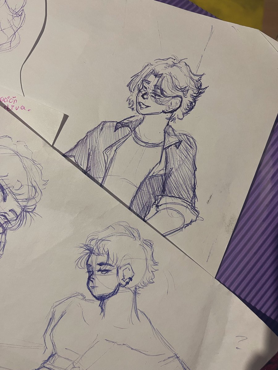 Hib0_ueim's tweet photo. En esta ocasión junté todas las hojas utilizadas durante clases. Reconocerse el esfuerzo es de los mejores actos de amor propio.

#art #artis #drawing #dibujo https://t.co/QbcIi973jG