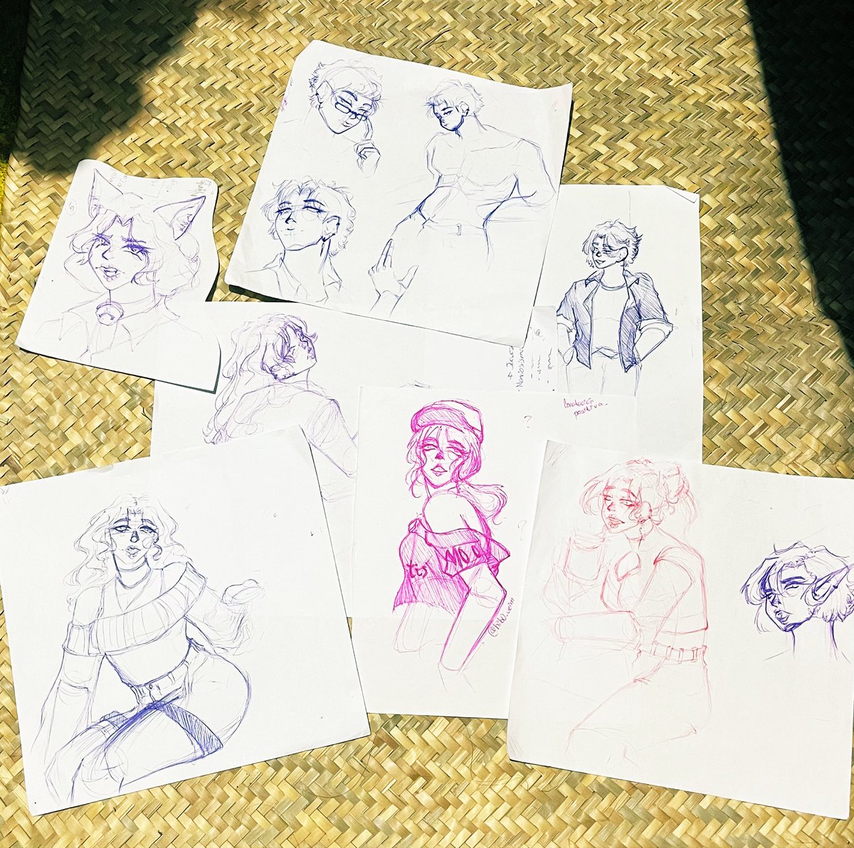Hib0_ueim's tweet photo. En esta ocasión junté todas las hojas utilizadas durante clases. Reconocerse el esfuerzo es de los mejores actos de amor propio.

#art #artis #drawing #dibujo https://t.co/QbcIi973jG