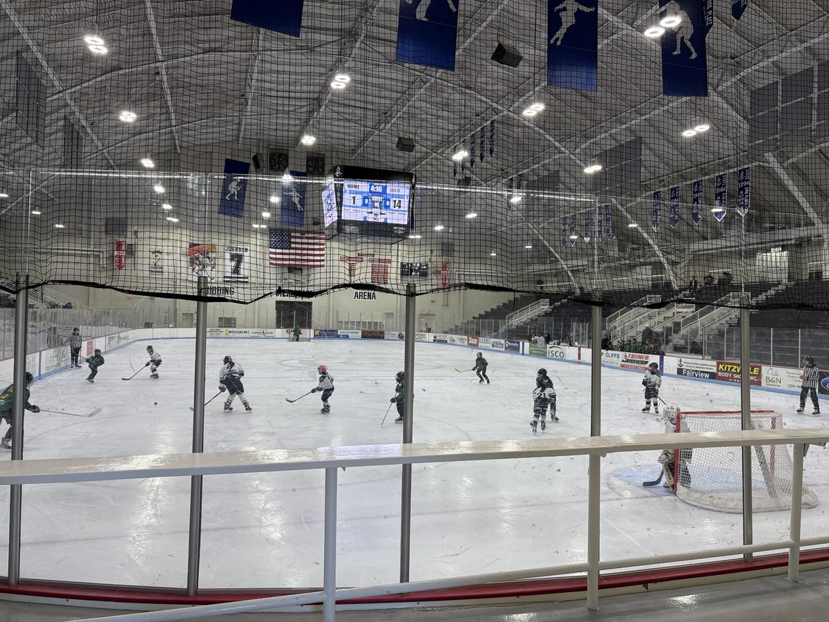twigmaster's tweet image. Up north with Shako Boys playing at Hibbing today…on my way to the game I had to pop in just to see the rink in Coleraine. (Goal judge perch on catwalk!) Both of these rinks are in my top 5 favorite rinks anywhere…so many great rinks on the Iron Range and in Mn!