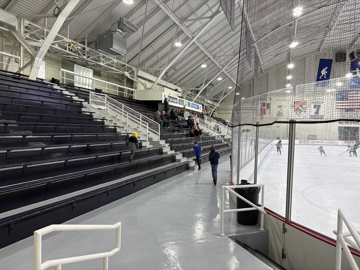 twigmaster's tweet image. Up north with Shako Boys playing at Hibbing today…on my way to the game I had to pop in just to see the rink in Coleraine. (Goal judge perch on catwalk!) Both of these rinks are in my top 5 favorite rinks anywhere…so many great rinks on the Iron Range and in Mn!
