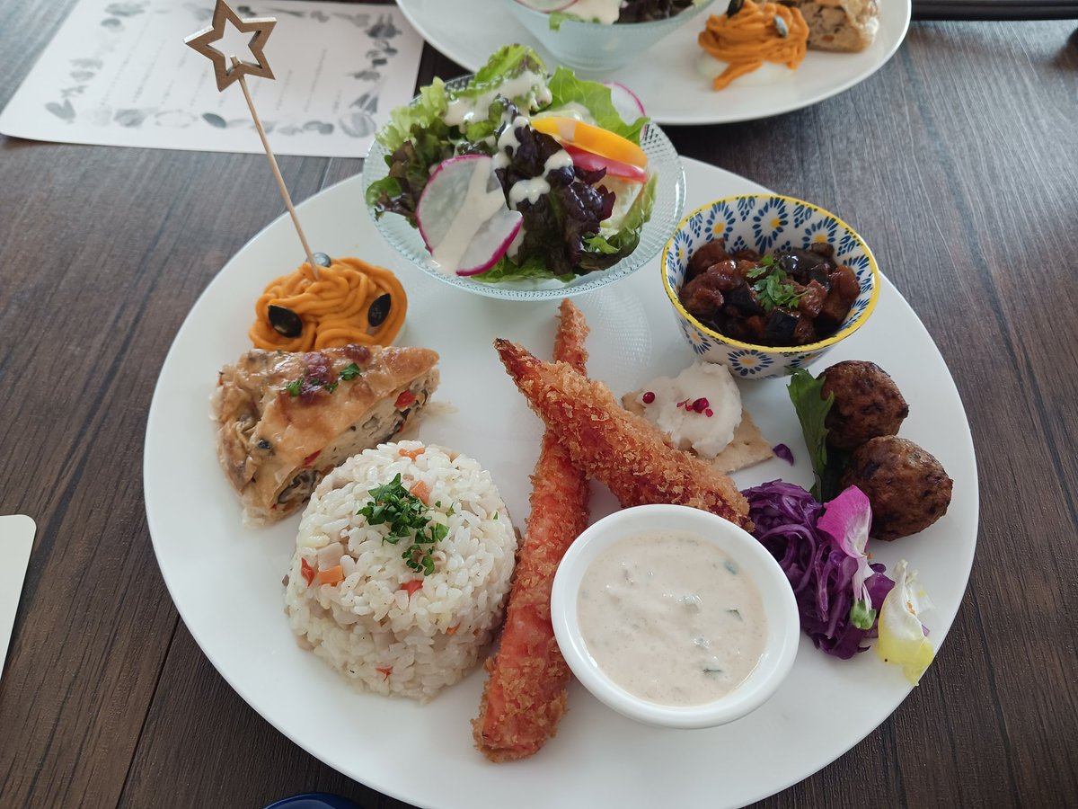 XcuTQiWCjmWFuXe's tweet image. こちらのイベントに参加してきました。😀
1年前にも参加させてもらったけど、更にパワーアップしてた。✨

ヨガで体調整えたいと思ってたら、自律神経を整えるヨガだったし、美味しい野菜を沢山食べたいと思ってたら、お野菜たっぷりプレートだったり。
目と喉の調子が微妙だなと思ってるところに