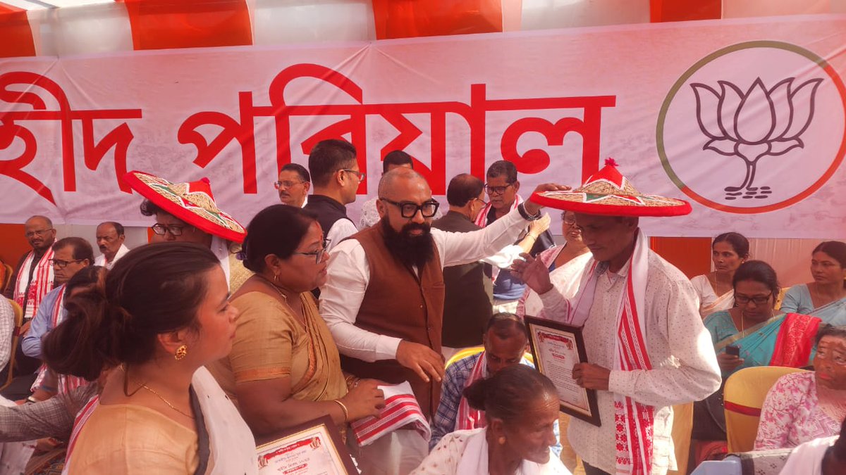 mriganka_dr's tweet photo. In memory of our #855Martyrs of #AssamAgitation , @BJYMAssamPrdsh organized a "Swahid Pranamo Tumak" to falicitate #families of martyrs and recall their heroic sacrifices for the motherland..
📍Sipajhar, #Darang
@DilipSaikia4Bjp @RavindraRaju19 @idipluranjan @BJP4Assam https://t.co/Hgi8lnqRC0