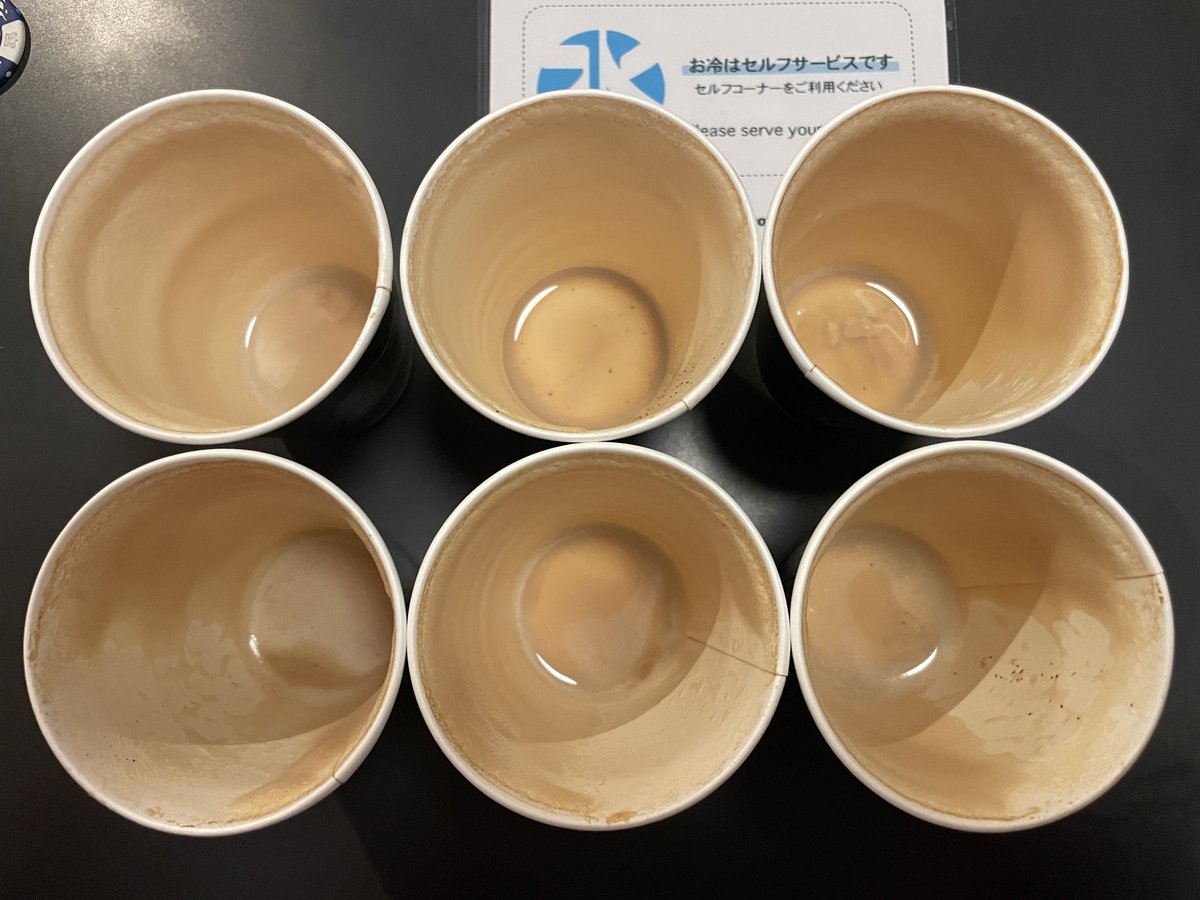 circle1983's tweet photo. 最終回記念で缶バッジチャレンジ！

等身大は恵那ちゃん、ミニキャラはなでしこという結果になりました☺️

ThisIsCafe様、ごちそうさまでした🙏

コラボが終わり、日常が始まる
(元ネタ〜伝説が終わり、歴史が始まる)

#ゆるキャン 
#ThisIsCafe https://t.co/7PaU9WmLED