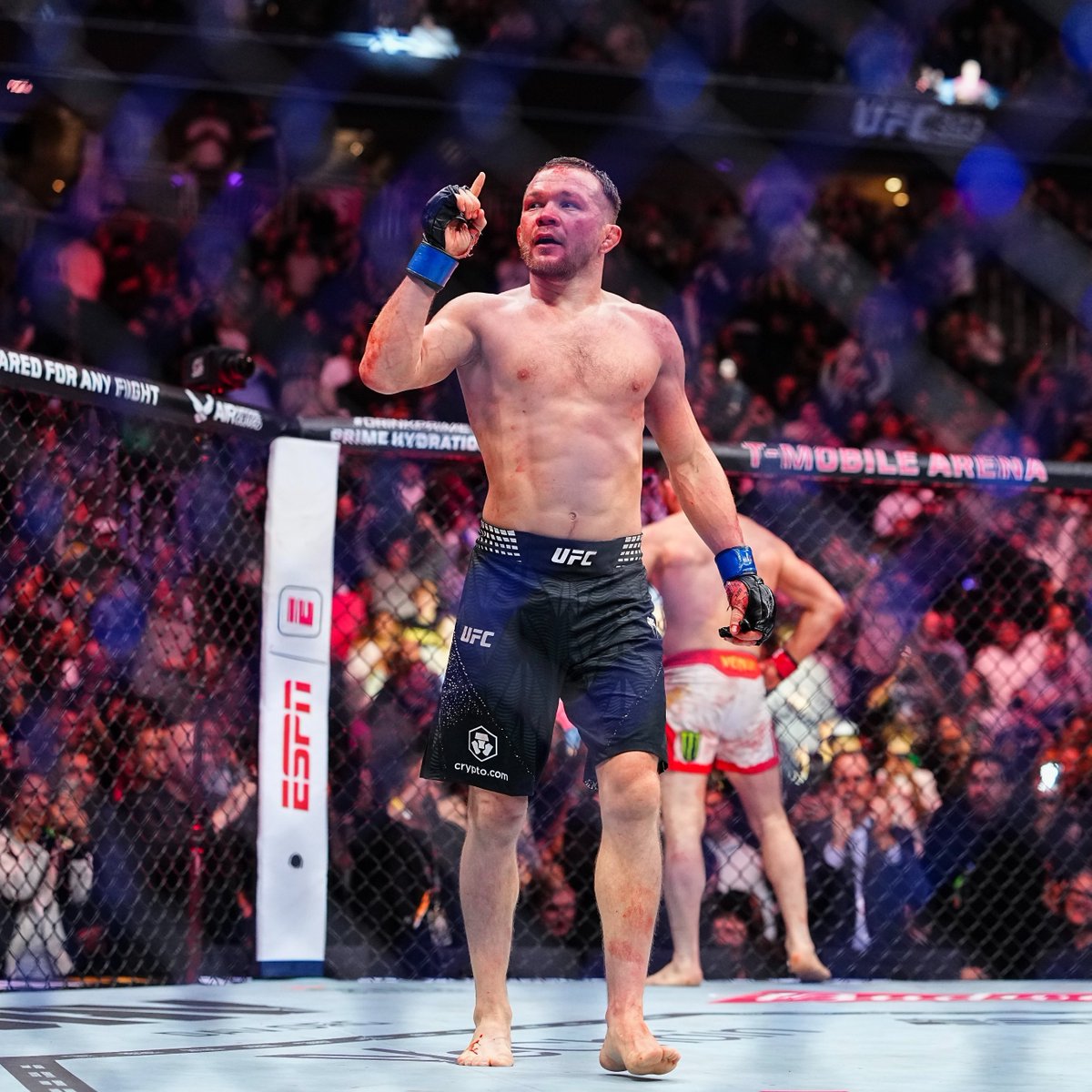 👑 Petr Yan, Merab Dvalishvili'nin 14 maçlık galibiyet serisini bozarak yeniden Horoz Sıklet Şampiyonu oldu!