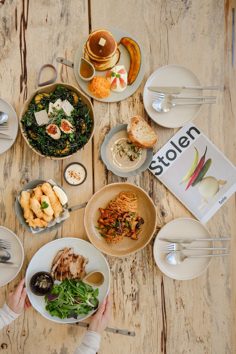 CAFETELLER's tweet image. ไม่คิดว่าขึ้นมาชั้น 7 แล้วจะเจอร้านเทสดีขนาดนี้ สวยมากกกก แสงจึ้ง เฟอร์สวยทุกชิ้น แล้วที่ประทับใจยิ่งกว่าคืออาหารของที่ร้านคืออร่อยเดินคาดมาก 🔥🔥🔥