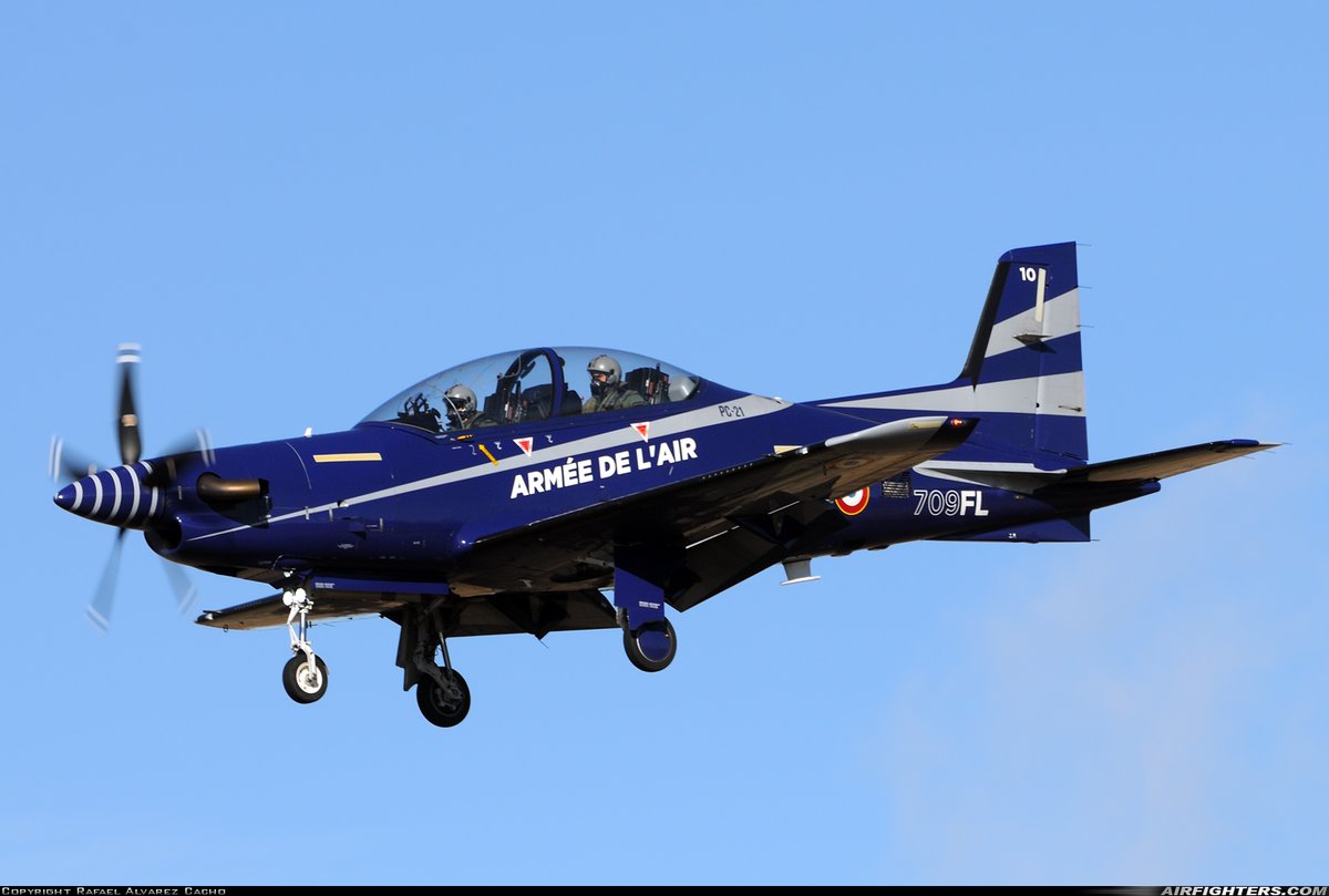 En el  mediodía del 3 de Diciembre visitaron la #BAVillanubla en <a href="/AeropuertoVll/">Aeropuerto de Valladolid</a> estos 3 <a href="/PilatusAircraft/">Pilatus Aircraft Ltd</a> PC-21 de <a href="/Armee_de_lair/">Armée de l'Air et de l'Espace</a> 🇫🇷 llegando desde la Base Aérea #BA709 #CognacChâteaubernard como #FAF6525 #FAF6526 y #FAF6527 Dos horas después partieron hacia la #BAMontijo #BA6 🇵🇹