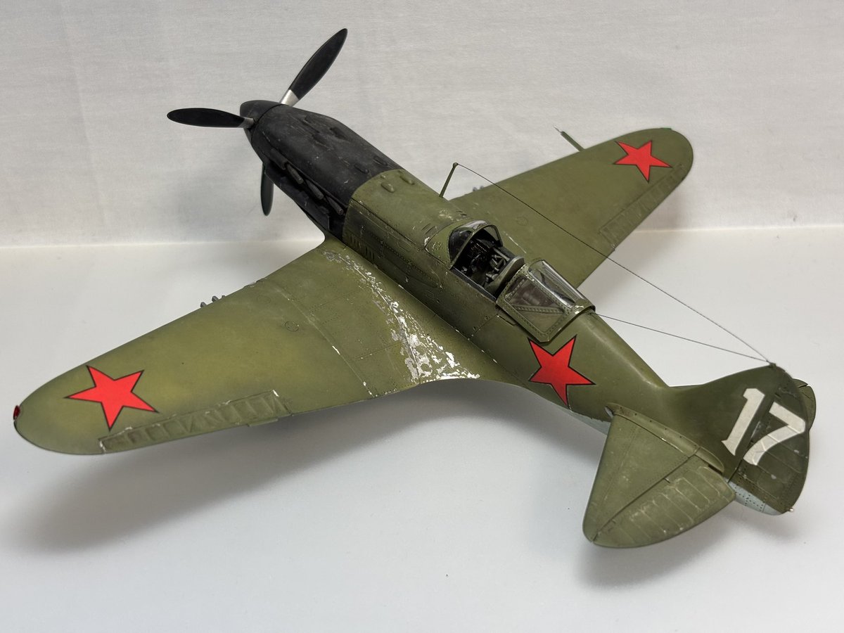 トランペッター1/48 MiG3完成いたしました🛩️
エッチングでシートベルト等ディテールアップしブレーキホースもそれっぽく追加。
ピトー管は真鍮パイプで作り直しました。
塗装は遣れた感じでハゲハゲを激しく付け根に施しました☺️イベントありがとうございました！
#完成
#年末年始積みプラ崩そう祭2025