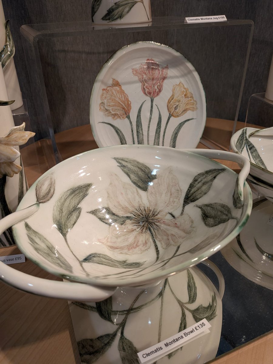 Last chance today! ✨
Sussex Guild exhibition at Midhurst College — a wonderful celebration of craftsmanship. Come along!

#LastChance #SussexGuild #CraftExhibition #HandmadeInSussex #CraftCommunity