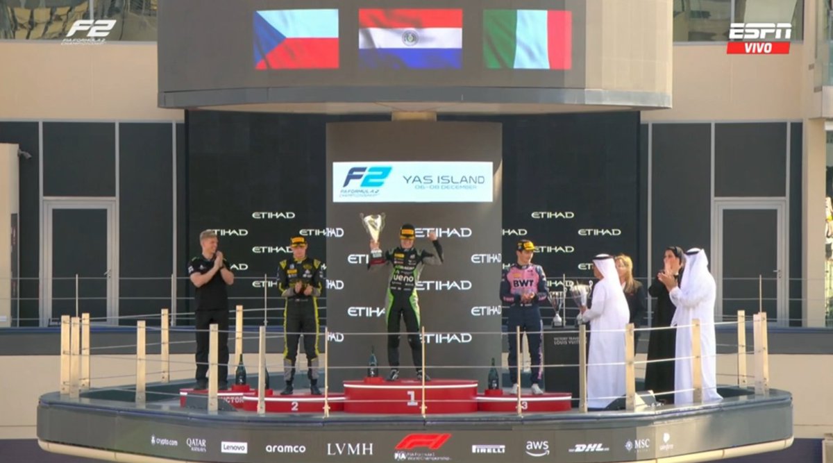 #F2 🇦🇪 #AbuDhabiGP Carrera 🏁

Gran victoria de  🇵🇾 Joshua Dürksen ! partiendo desde el 8vo lugar ! ( repitiendo la edición 2024 ) 🏆

Segunda victoria del año... la 4ta en la categoría y el 8vo Podio del año! 

Ayer había sido 2do en la Sprint! 👏

F1 teléfono ! 📲