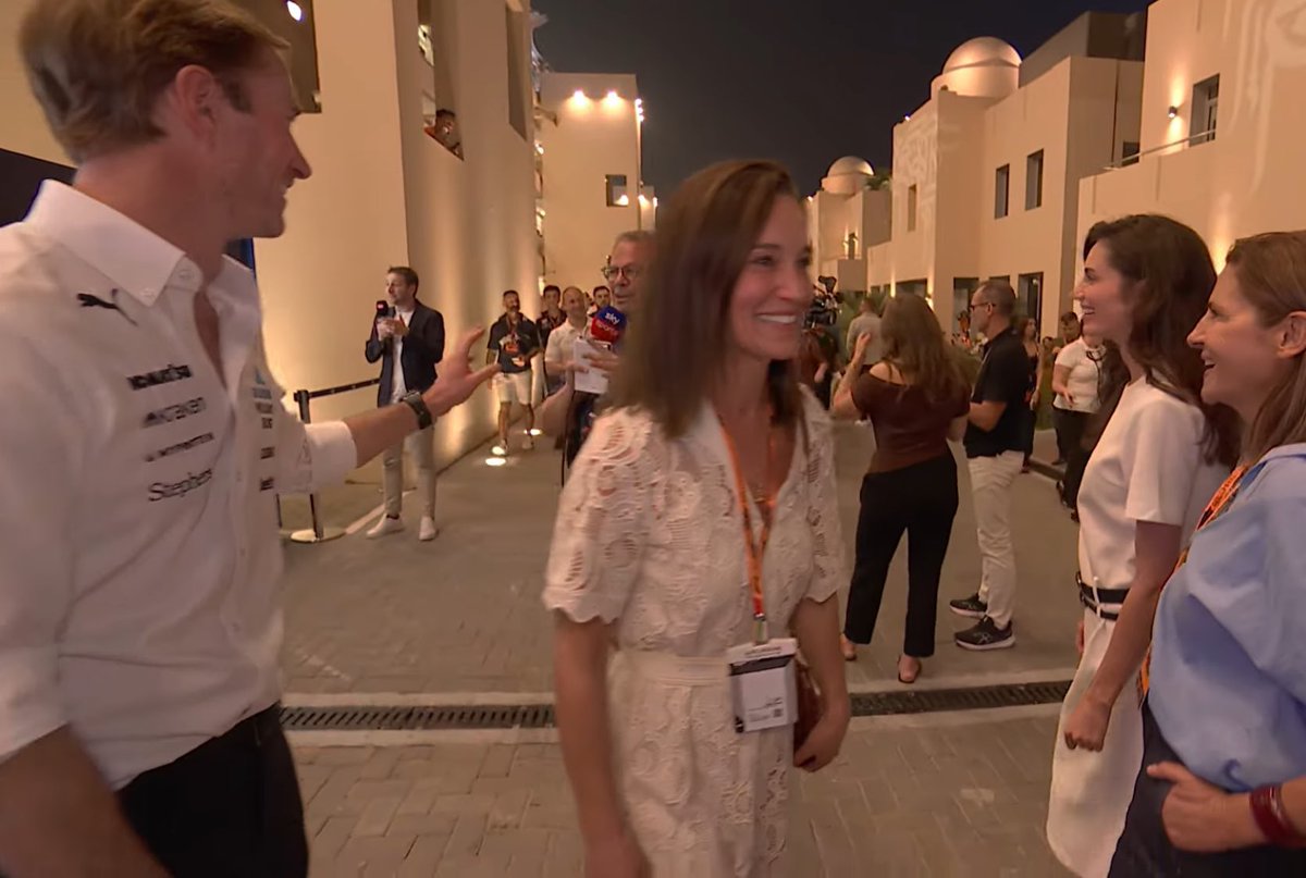 Pippa Matthews is attending the Abu Dhabi GP, pictured here with her husband yesterday. 

📸 Sky Sports F1