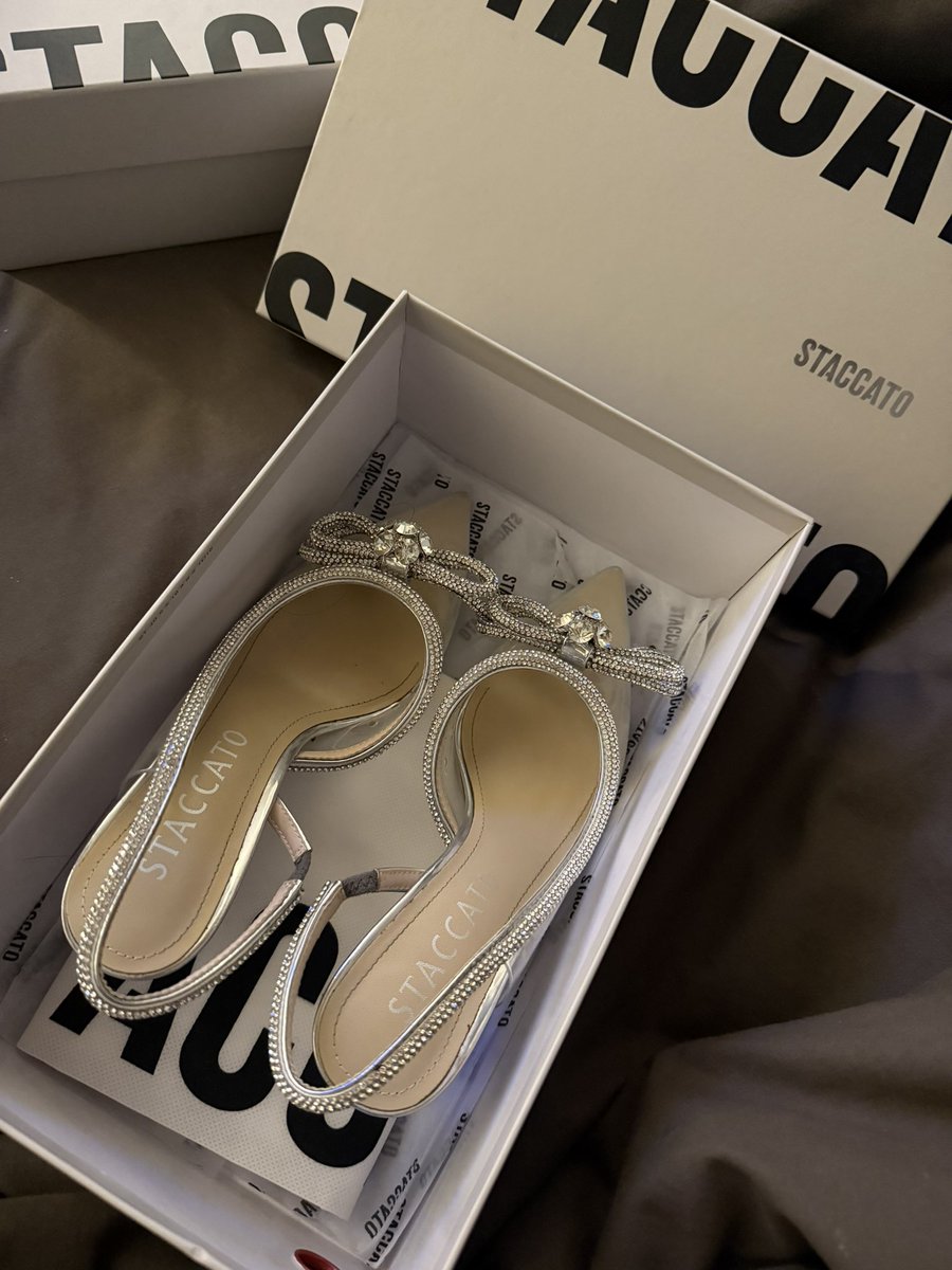 swizzlys's tweet photo. WTS Preloved Sandal &amp; Heels

- Staccato 9JI57-018 Flat Sandals - Beige (💸699.000)
- Staccato J22152018 WOMAN Heels - Beige (💸899.000)

Good conditions &amp; Box masih ada https://t.co/HvZl1T1y2P