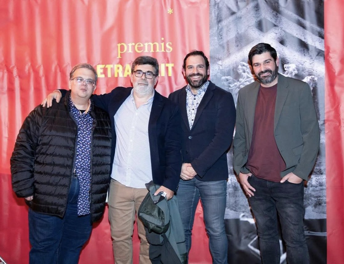 Ací, ben pagat amb els benvolguts amics del Grup Harca, durant la gala de lliurament del Premis Lletraferit.