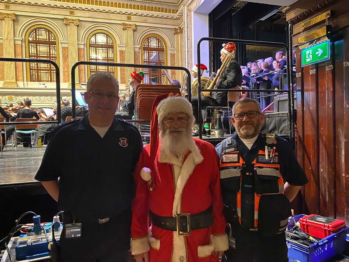 cc_civildefence's tweet photo. A very busy weekend for our #Volunteers. 
Emergency Medical Technician training at @CivilDefenceIRL, Missing Person Search Response training practical elements, and providing #MedialResponse #LordMayorsChristmasCarolConcert @corkcitycouncil 
Thank you to all who attended. https://t.co/Zyim2wDN6M