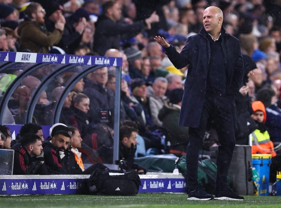 Corballyred's tweet image. Last time a Dutch manager dropped a club legend &amp;amp; record scorer in the Premier League:

Gullit benched Shearer at NUFC → relationship collapsed.

Media strongly backed Shearer, ending in Gullit being sacked 5 days later.

Will media defend Salah as fast??? 🤔