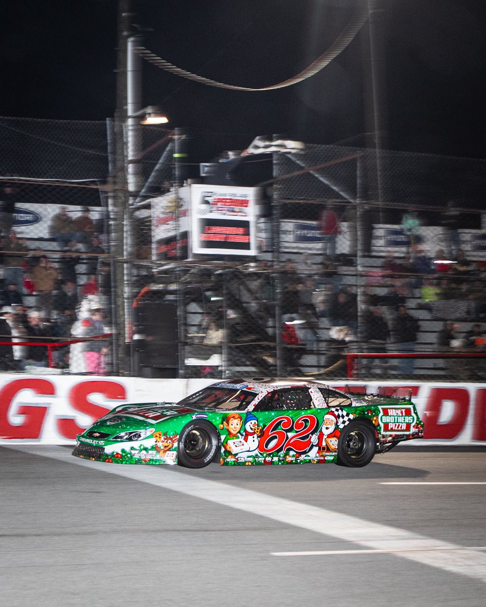 NASCARRegional's tweet image. 🏁 @KeelanHarvick took the checkered flag for the #Snowflake125 at 3:24 a.m. CT 😮‍💨