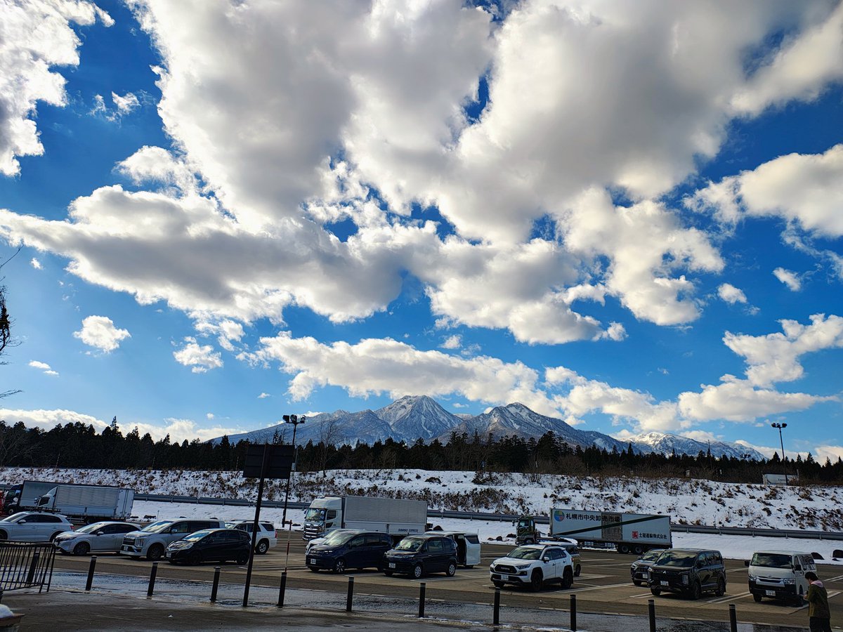 任務完了…！
先ほどレンタカーも返却し帰宅完了！
殺戮メンバー+みぞっちさんで上越ツアー完遂！

上越の皆様もお世話になりました！
今年の楽しい一幕がまた追加されました！

昼飯は横浜家系ラーメン総本山吉村家直系の上越家にて。太麺で美味い！
車中から山と雪が残る地を見つつのんびり帰還。