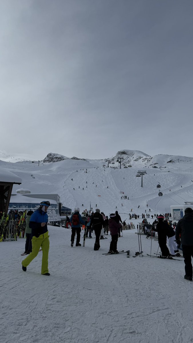 _MMF9's tweet photo. Kaprun 📍❄️☃️ https://t.co/feZKovBV7K