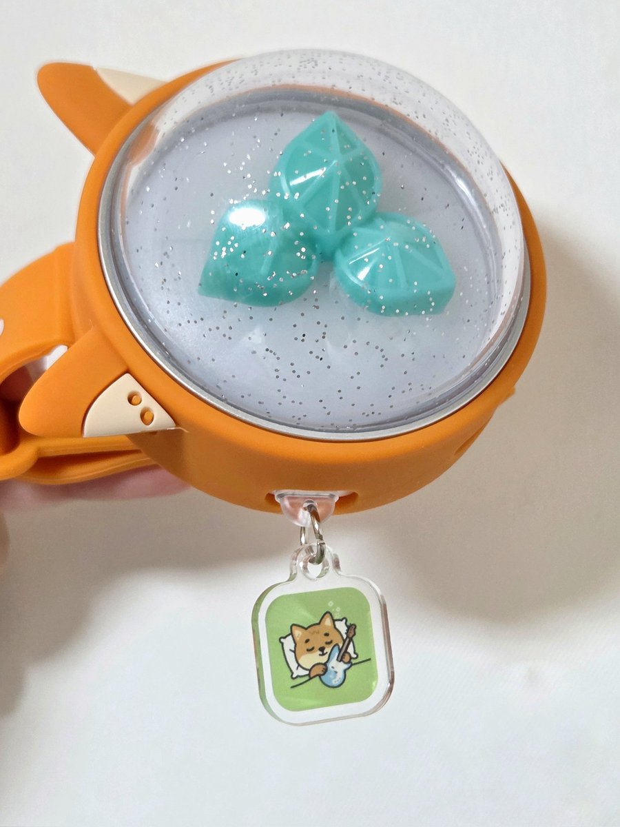 🎁영현 생일기념 #RT 이벤트☺️
C타입 보호캡을 2명께 보내드려요❤️ 
반택비 부담해주셔야 하고, 중콘때 만나서 드리는 것도 가능해요!😉

> 참여방법 : #RT + 맘찍❤️
📅 당발 : 사랑하는 영현이 생일♡
✅️ 당첨된 두 분은 선착순으로 멤버 골라주시면 됩니다!

참저삭 rt30..🥲