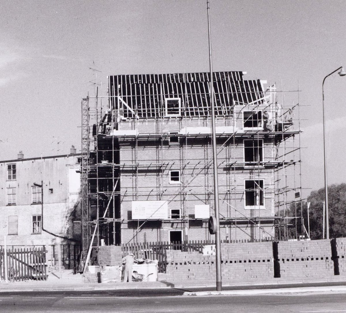 Niet alle grachtenpanden zijn zo oud als ze eruitzien. Zo zijn deze pas gebouwd in 1975.