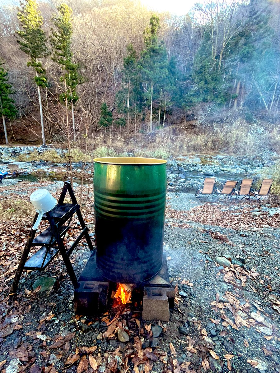 tkc_sauna's tweet photo. 道志川サウナ♨️

大自然の中で、サウナカー含めてサウナ4基を稼働いただき極上サ活🤤

各サウナこだわりが凄くて最高なのは勿論...

あったかい内気浴テント、こたつ部屋、ドラム缶風呂etc...冬のキャンプに有難い設備もついてて至れり尽くせりサウナキャンプでした🥹 https://t.co/BYEb64QlPg