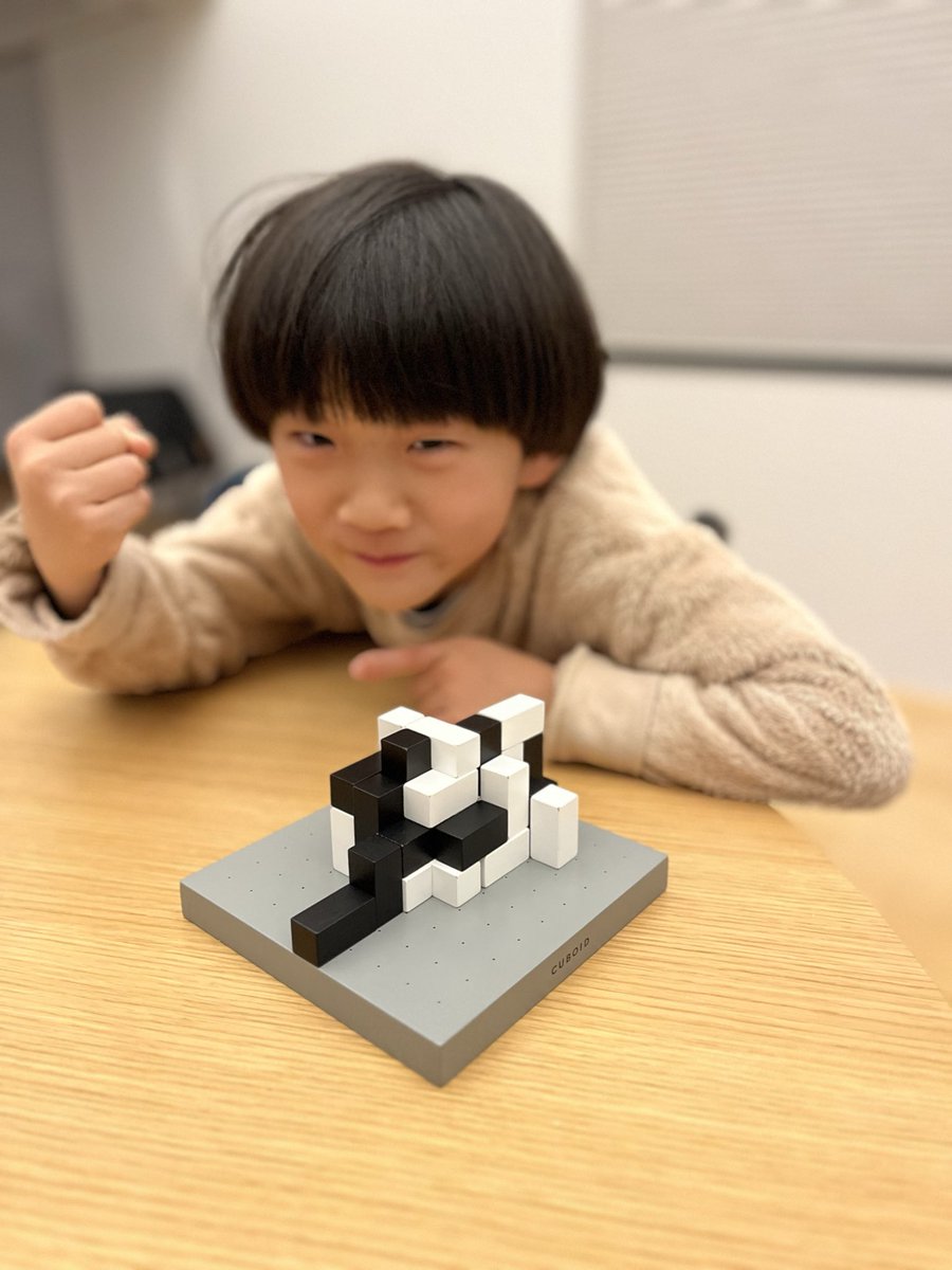 aoki_TENT's tweet photo. ついに、、、
小3息子にハンデなしで！
連敗してしまった。

奥が深いぜ、 #CUBOID https://t.co/I3vwwR1mFw