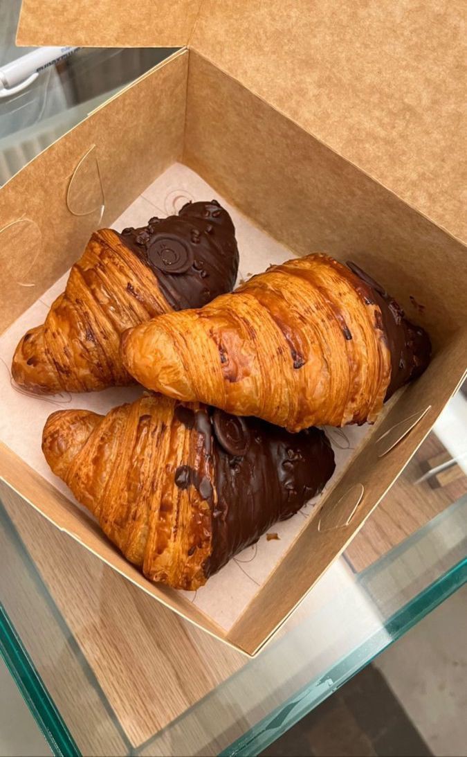 myhonboncake's tweet image. ️️ ️️
— 🍰💌 Ding~

Order : 

Chocolate Croissant (1)
Fruit Sandwich (1)
Koko Crunch (1)
Brownies (1)

Message :

Hai, Pinset.
️️ ️️