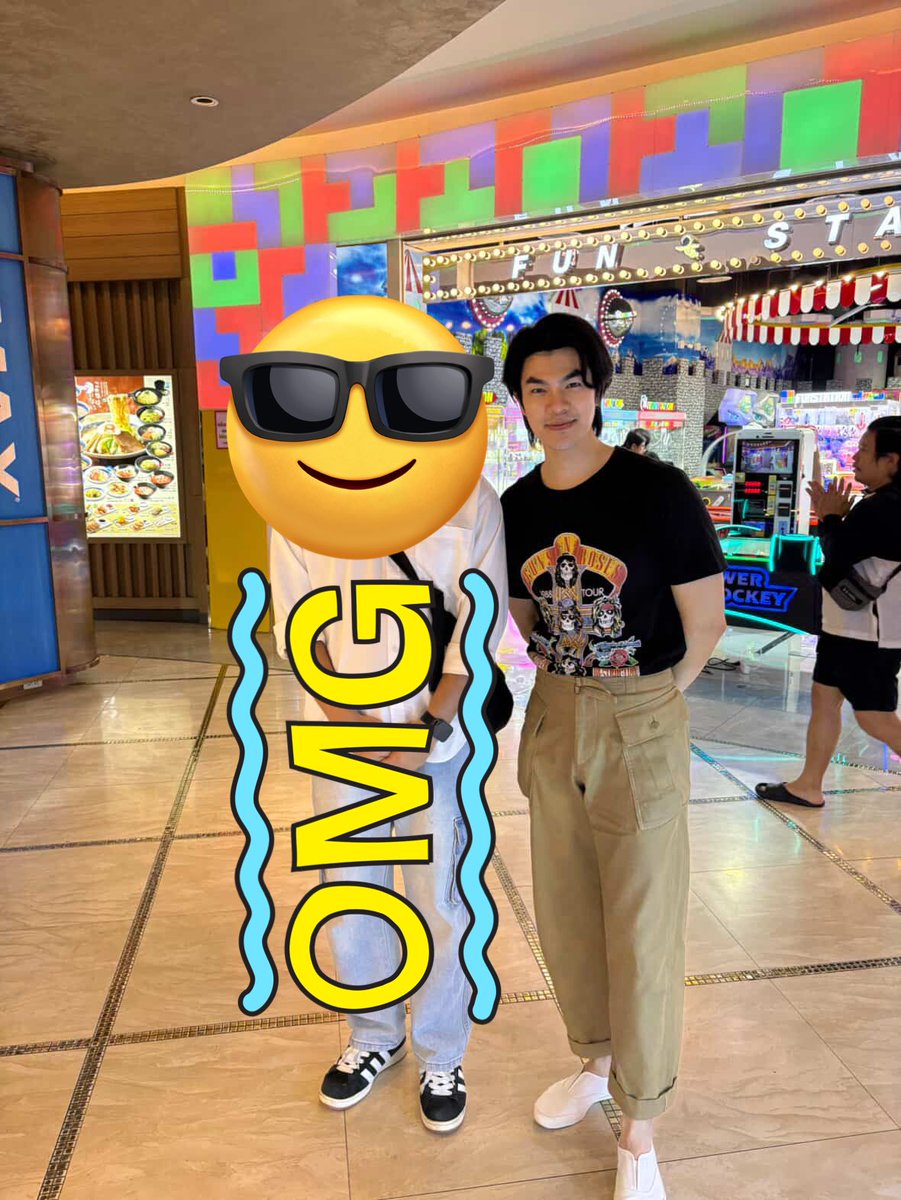 ssingg1515's tweet photo. เมื่อน้องส่งรูปแฟนใหม่มาให้ดู
กู:กรี๊สสสสสสสสสสสสสสสสสสสสสส
กูเป็นแฟนคลับมา 5 ปี ได้เจอตัวจริง 5 วิในงานคอน รูปสักใบก็ไม่เคยมีโมเม้น น้องกูแฟนคลับก็ไม่ได้เป็นรู้แค่ว่าพี่สาวมันชอบม๊ากกรักเค้าม๊ากกกอยู่ช่วงนึง เลยถ่ายรูปคู่มาขิงกู 🙄🙄 https://t.co/VI7jDe1XRV
