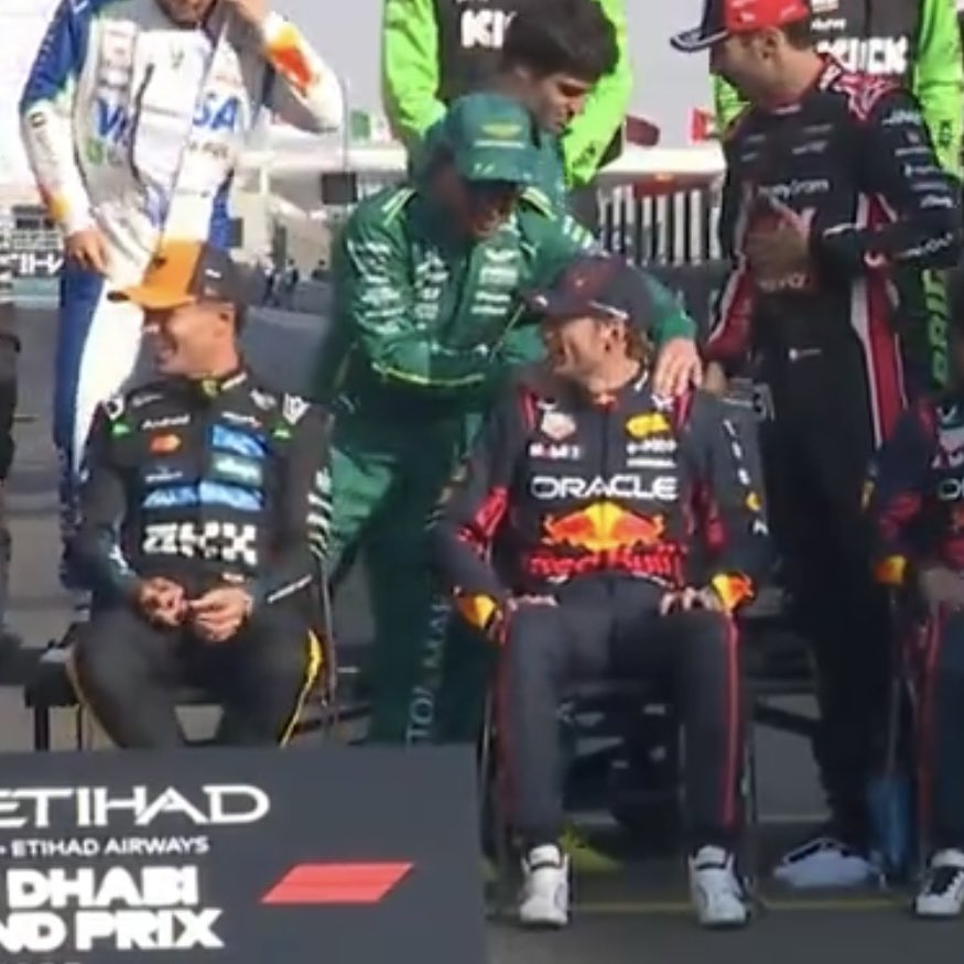 fernando giving oscar and max shoulder massage 😭