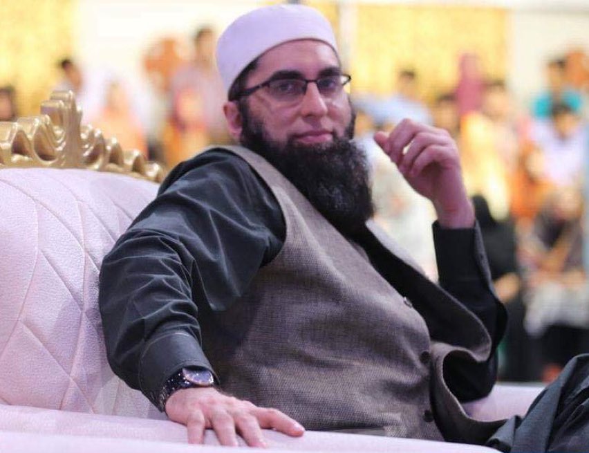 _ayeshaHameed's tweet photo. کچھ تعلق عجیب ہوتے ہیں.. 
Its hard to turn the page when you know  someone wouldn't  be in your next chapter .💔
But the story goes on !!!!
#7thDecember 
@JunaidJamshedPK https://t.co/dfUvM36NhK