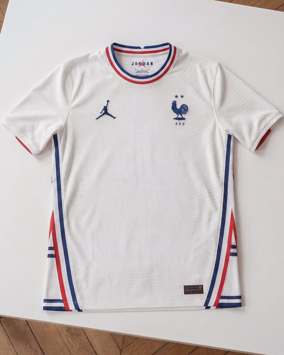 _PointDePenalty's tweet image. La France avec un maillot Jordan, ça serait tellement incroyable… 🥹