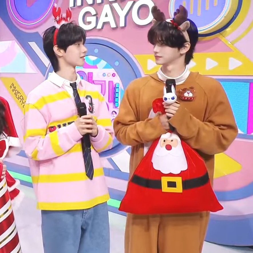 angelixblue's tweet photo. Shinyu and Liyu ..this is so important https://t.co/Dkle9aFhU5