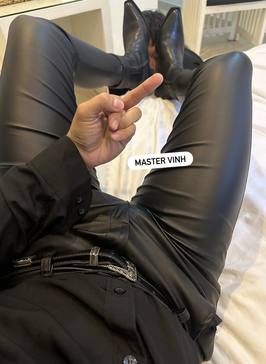 My fucking stupid dog, the only thing you can do to make you more useful is cleaning my dirty boots 
#cashmaster #findom