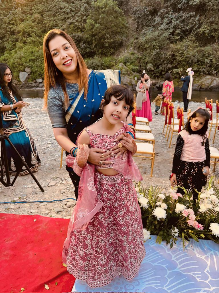 dpriyankamaurya's tweet photo. शादी के रंग, खुशियों के संग ✨ Wedding Vibes ♥️

#nishchit #Aorchit_Weds_NISHA #uttrakhand #rishikesh #destinationwedding #travel #love #enjoy #FamilyTrip #holiday #Shadi https://t.co/mqUFQXqypm