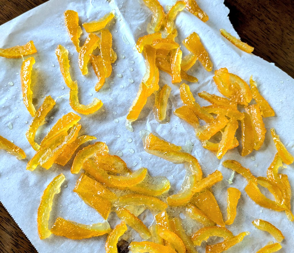 柚子ピールを作りましたよ✌
もうちょっと乾かそうかな💡