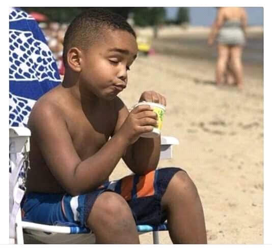 Ruto doesn't drink 

But his two best friends do 

Sudi and Farouq 

So sometimes the three sit

Actually four, with Davis Chirchir who doesn't talk much

Mtaongeeeea 20 minutes, atasema 2 sentences and neutralise all your strategy, muanze afresh 

Na ujue akona PhD sijui in