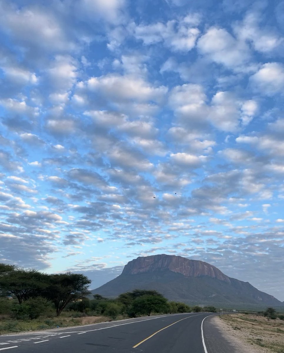 Nviar2's tweet photo. Jokingly said I’ve never been past Nanyuki so my mom and I decided to make that trip…initially we were to stop at Marsabit but everything was so beautiful tulifika Moyale Ethiopia🥹
Day 1 slept at Archers post
Day 2 marsabit town
Day 3 Moyale Ethiopia things are cheap huko North https://t.co/W0fttdQkw8