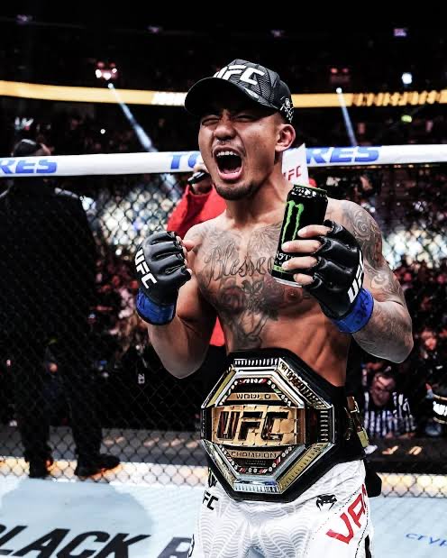 MMAPage__'s tweet photo. Joshua van is the New UFC Flyweight Champion of the World #UFC #UFC323 https://t.co/DVP24PTRkb