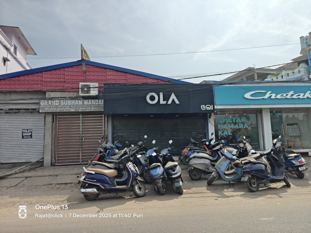 rajatrakhit's tweet photo. @OlaElectric service center closed on the date of the scheduled appointment. Why is the company doing such fake activity. Horrible service facility 👎. #Ola repeatedly cheated and harassed consumers.
@jagograhakjago @CMO_Odisha @STAOdisha
@PMOIndia
plz take action

@ https://t.co/BBxVehJ3rZ