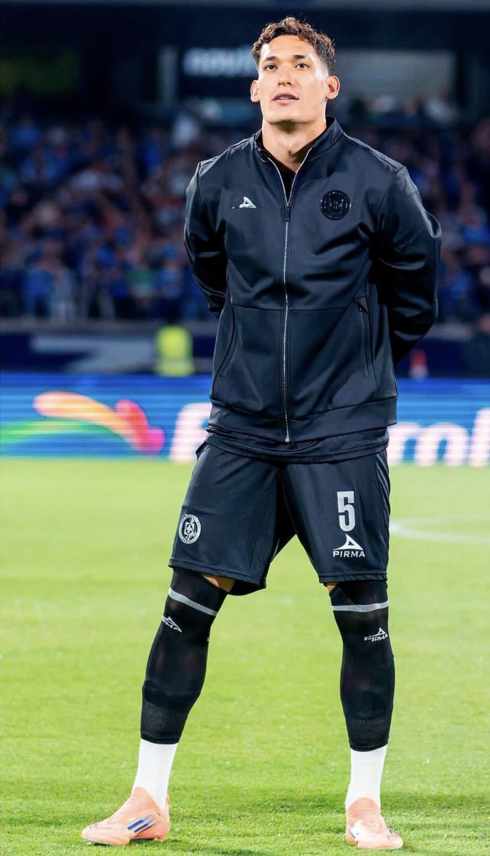 A_EsparzaOteo's tweet image. Orozco Chiquete: 

Las primeras evaluaciones indican que no es algo tan grave. 

Aún así, mañana evaluarán por completo al jugador. 

Fuerte abrazo y pronta recuperación.