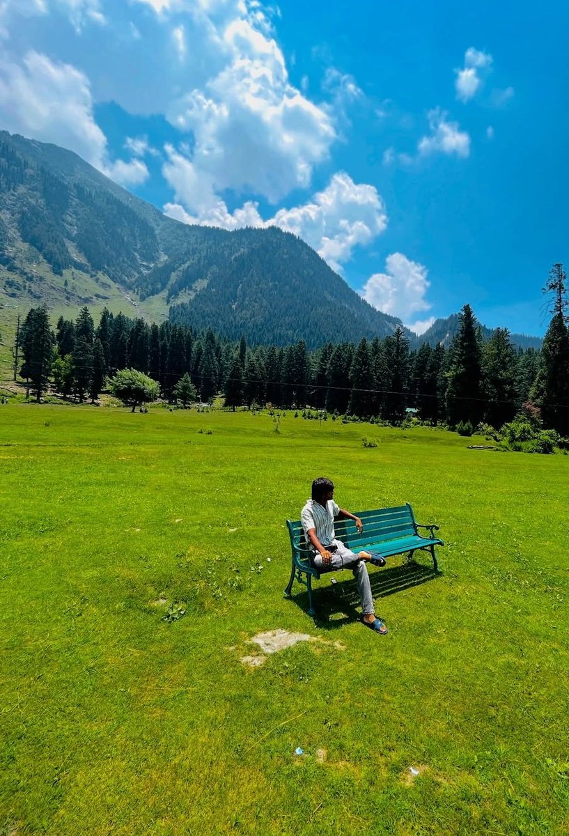 Sitting here, I realized: sometimes the best company you need the most is just you and the mountains 
Who else feels recharged by silence?