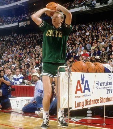 Buenos días.

Hoy Larry Bird cumple 69 años.