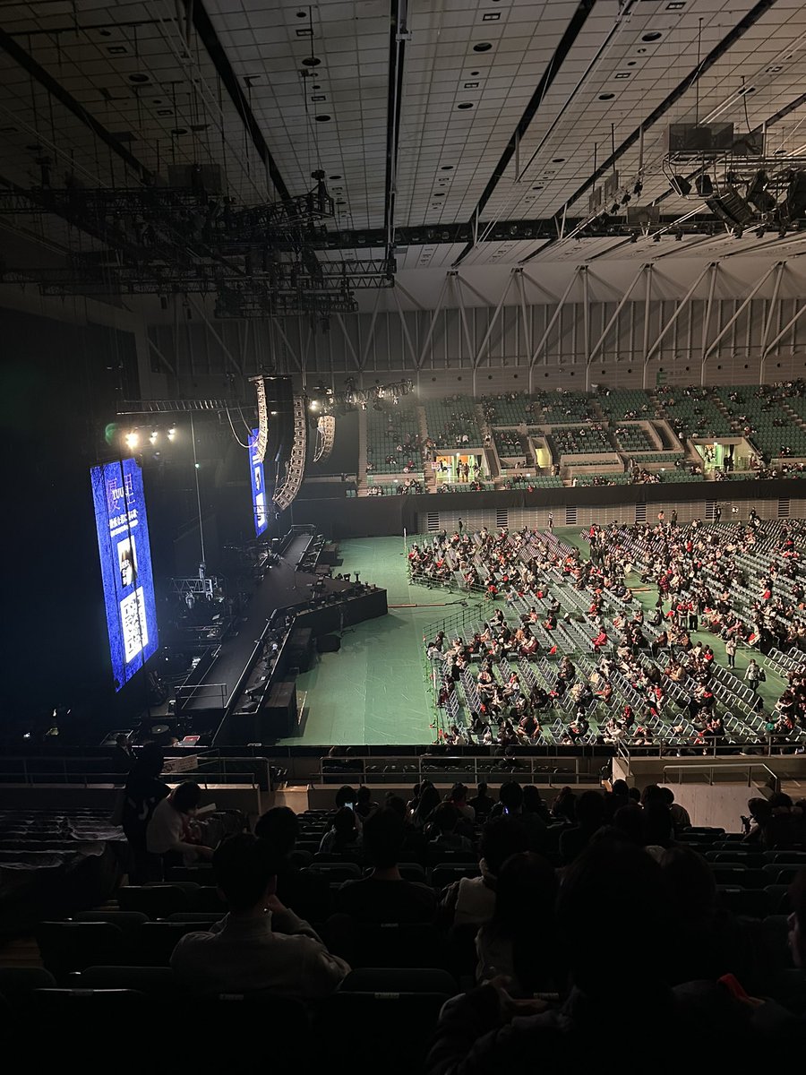 ko0313yu's tweet photo. 今日は急遽参戦決まって
見切れ席取ったけど結構見えやすいかも😳🧡
 #優里_アジアツアー2025 
 #優里
 #ゆーりんち https://t.co/wkAW1mJhzE