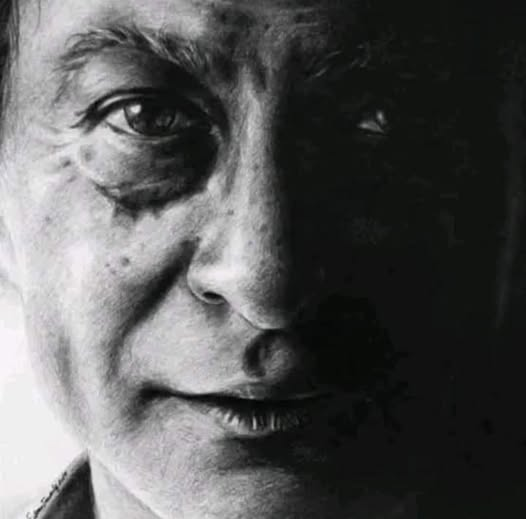 جُزء يُقاوم ... وجُزء منهار ... وجُزء لايُبالي ... جميعهم انا