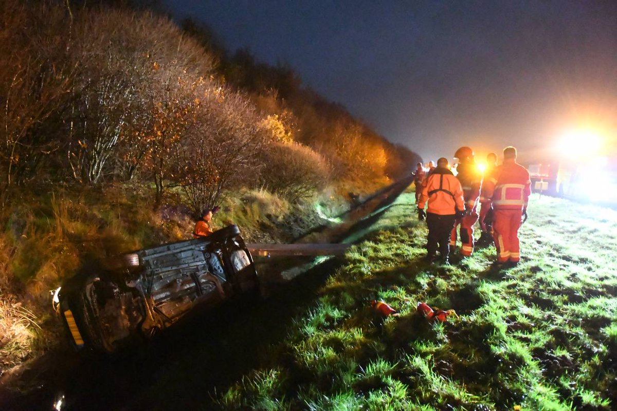Auto te water na eenzijdig ongeval op A7