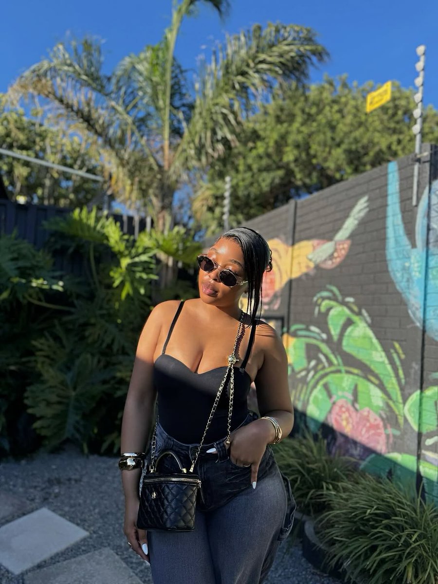 MillySeno88385's tweet photo. The back yard 🖤🖤🖤 https://t.co/ouuDw6YJ0K