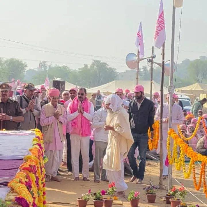 जयगुरुदेव 
"गुरुदेव तुम्हारे चरणों में सतकोटि प्रणाम हमारा हैं "
मुसीबत में मददगार 
#जयगुरुदेव_नाम_प्रभु_का_है